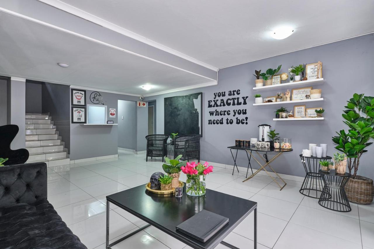Inn & Out Sandton ヨハネスブルグ エクステリア 写真