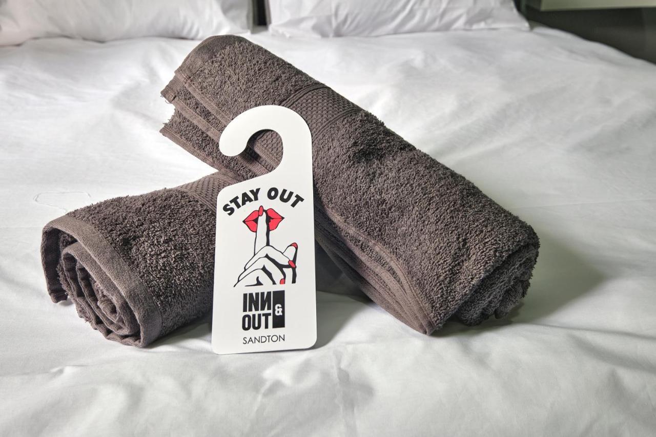 Inn & Out Sandton ヨハネスブルグ エクステリア 写真