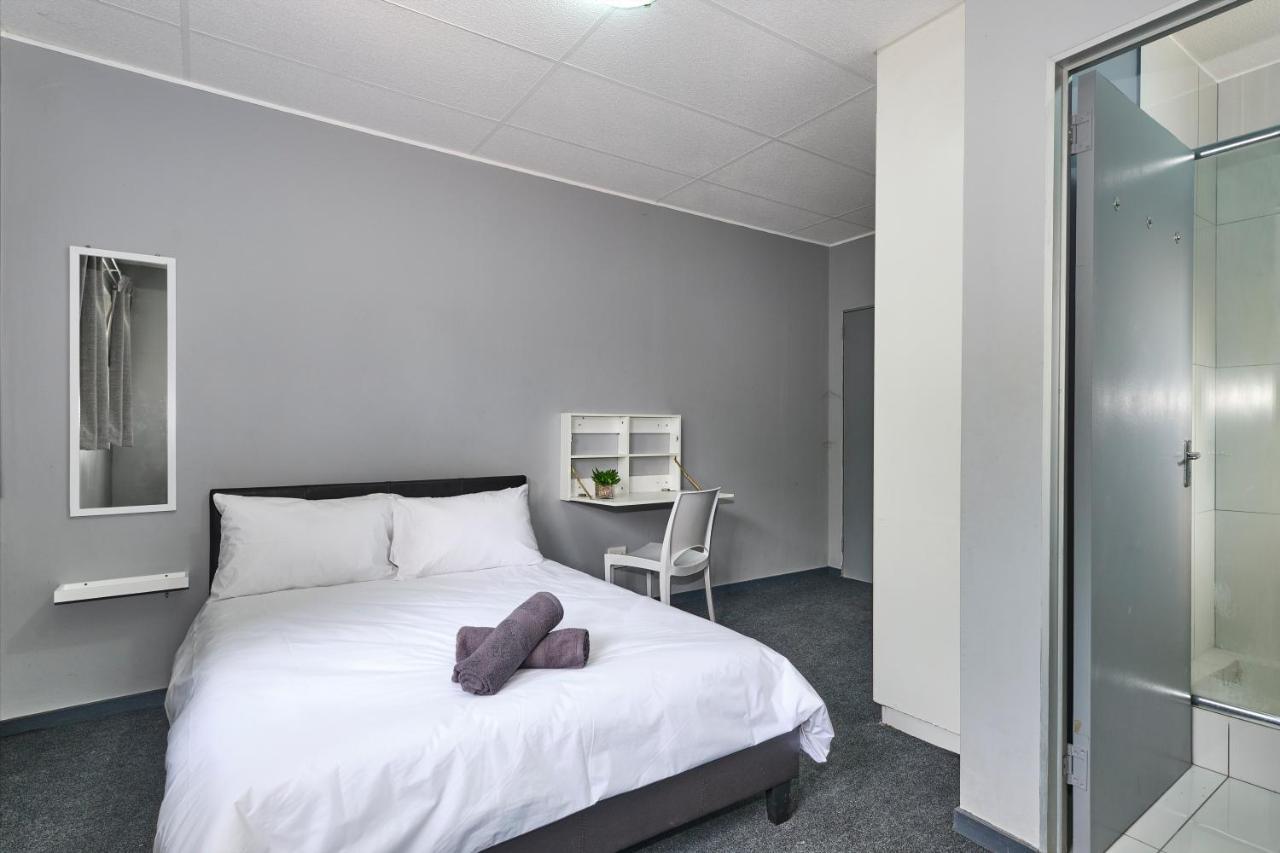 Inn & Out Sandton ヨハネスブルグ エクステリア 写真
