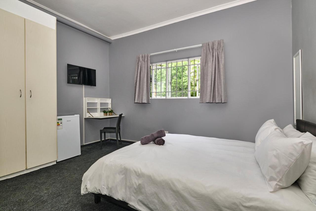 Inn & Out Sandton ヨハネスブルグ エクステリア 写真